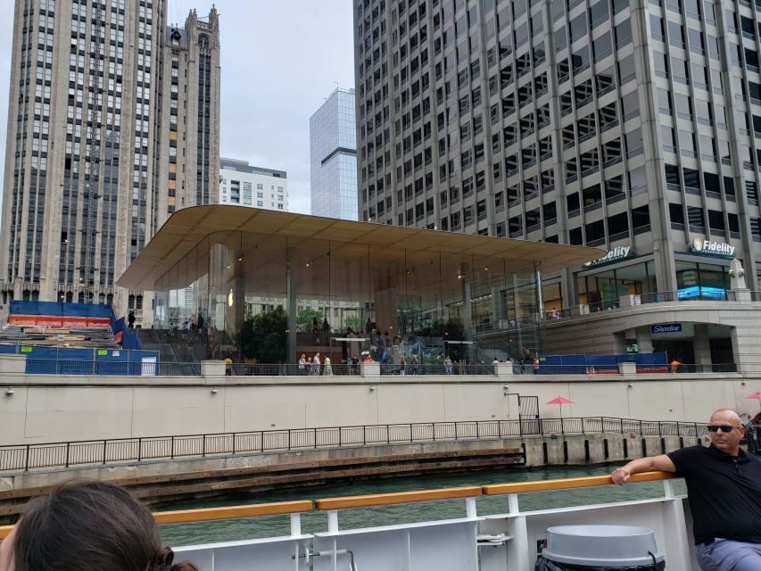 Chicago's Modern Skyscrapers Guided Walking Tour - The Experience of the Guides