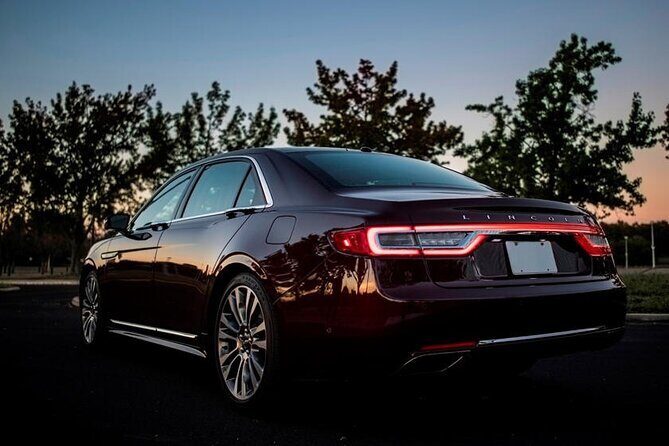 Curbside Sedan Transportation from O'Hare or Midway Airport to Downtown Chicago - The Booking Process and Practicalities
