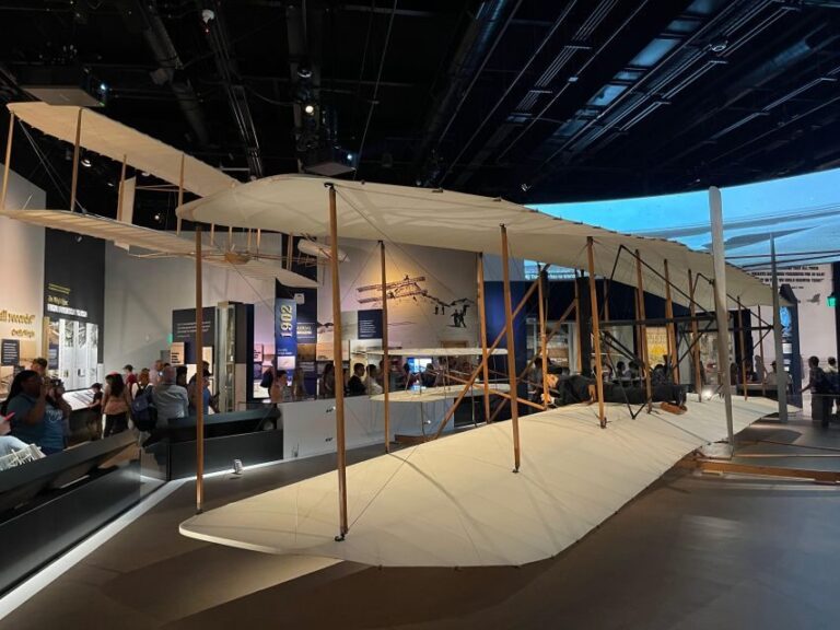 DC: Smithsonian Highlights Walking Tour with Air and Space - The Flow of the Day: Moving Between Museums