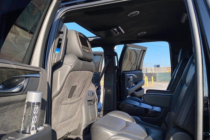 Executive Airport transfer SUV - The Experience of a 50-Minute Luxury SUV Ride in Chicago