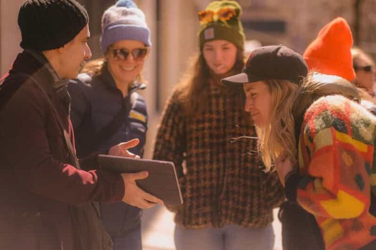 Fan Tribute: Taylor Swift in New York Walking Tour - The Guides: Knowledge and Passion