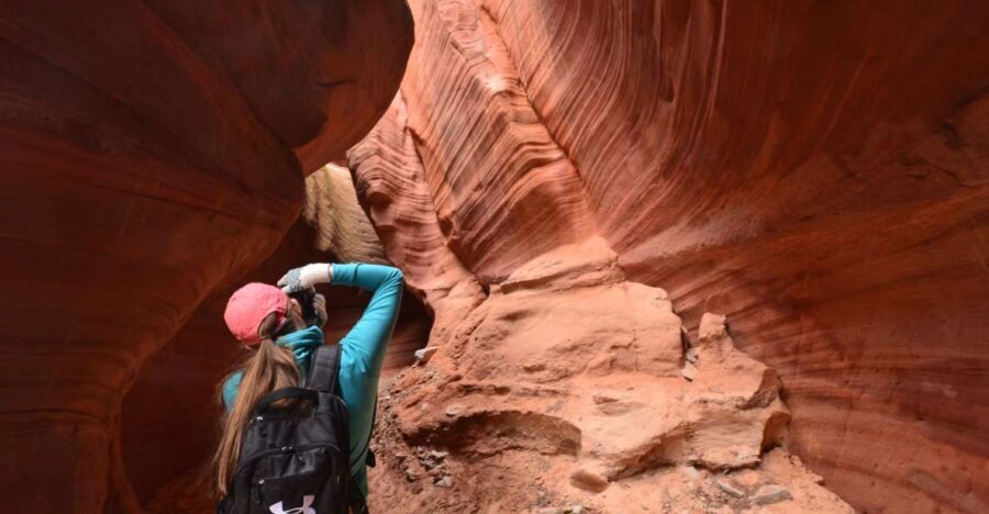 From Kanab: 3-Hour Peek-a-Boo Slot Canyon Hiking Tour - An In-Depth Look at the Peek-a-Boo Slot Canyon Tour