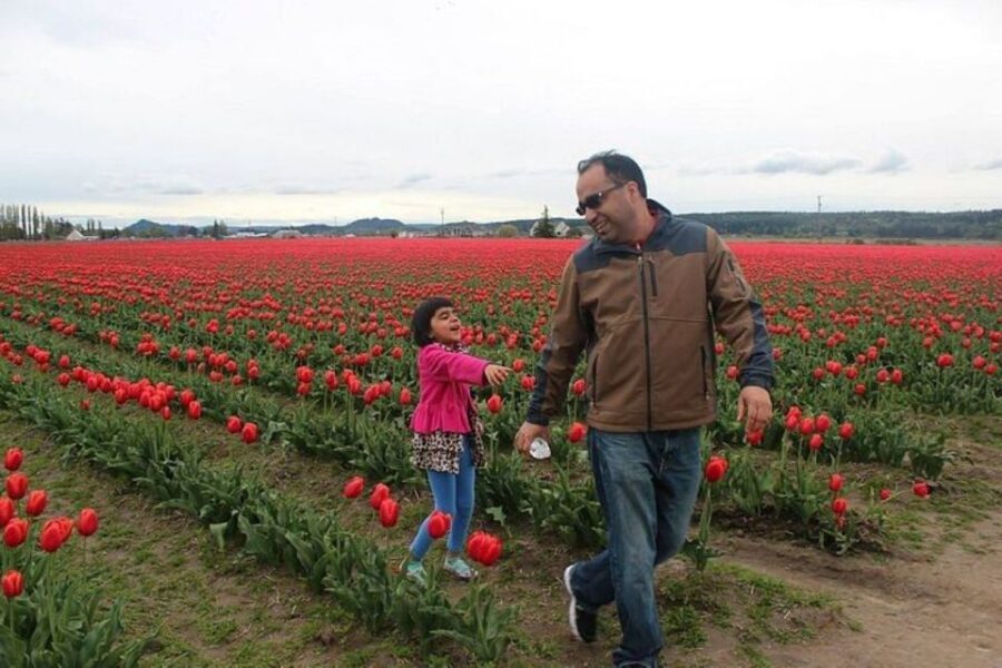 From Seattle:Tulip Festival at Skagit Valley and La Conner - What’s Included and What to Bring