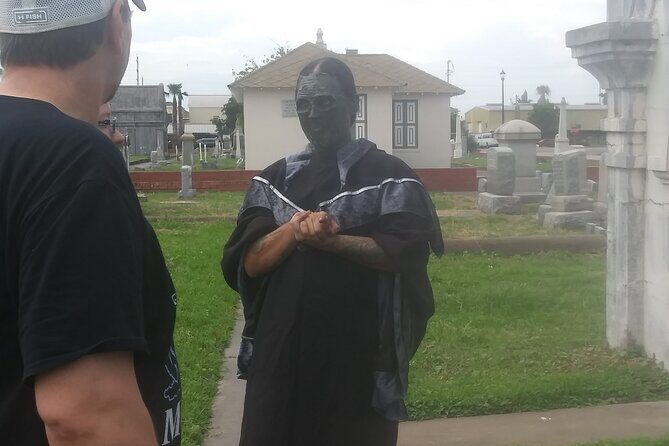 Galveston Cemetery Tour with Ghost Hunting Equipment - Who Should Consider This Tour?