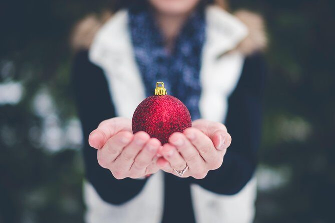 Get in the holiday spirit with a scavenger hunt by Holly Jolly Hunt in Branson - Meeting Point and Logistics
