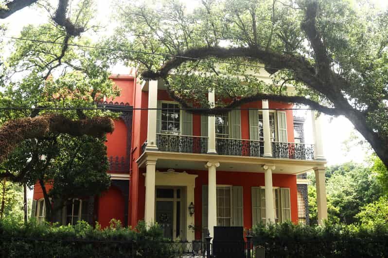 Gossip & Grandeur: A Stroll Through NOLAs Garden District - The Highlights: Mansions and Mysteries