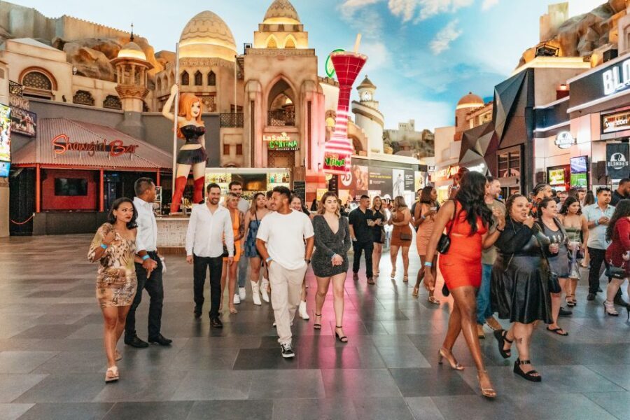 Las Vegas: Club Crawl and Party Bus with Free Drinks - The Itinerary: What Does a Typical Night Look Like?