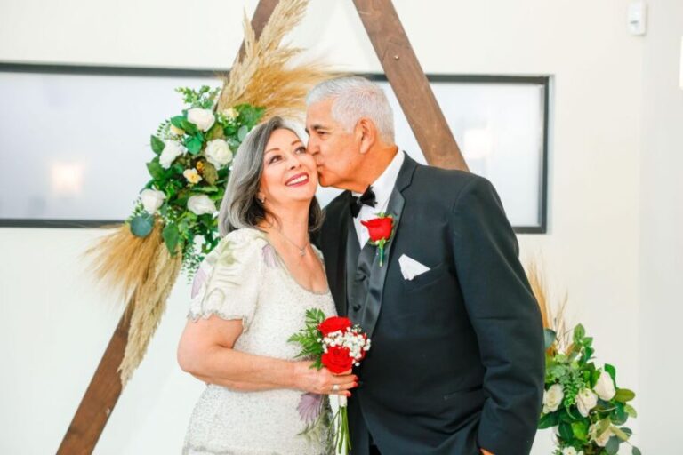 Las Vegas: Elvis Themed Wedding with Limousine - The Details of the Experience