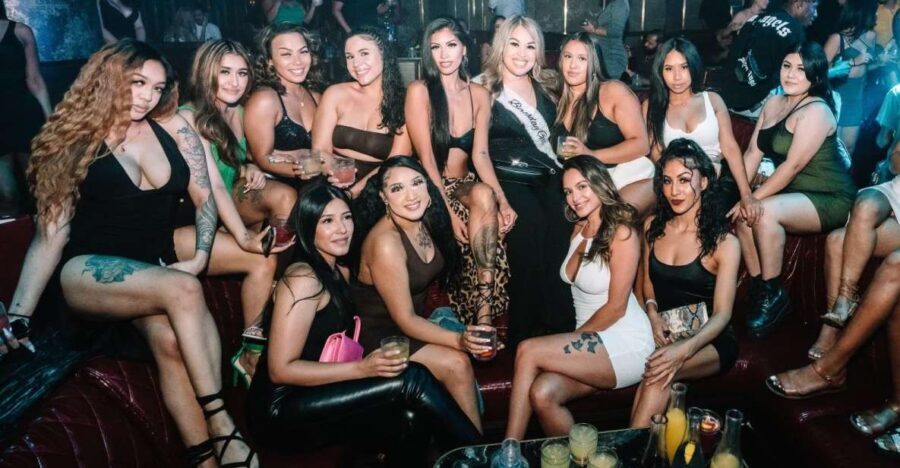 Las Vegas Fremont Street Bar Crawl - The Value and Its Pitfalls