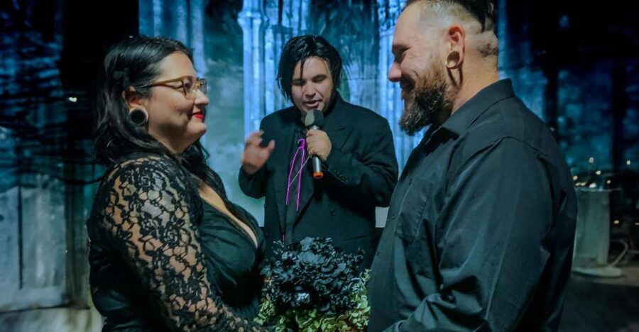 Las Vegas: Haunted House Wedding Ceremony + Photography - Who Is This Experience Best For?