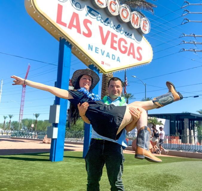 Las Vegas: Las Vegas Sign + 7 Magic Mountains + Photoshoot - Exploring the Las Vegas Sign: A Neon Legend