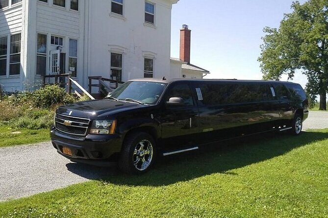 Las Vegas Strip at night like a Star with champagne by luxury limo - 3 or 5 hrs - FAQ