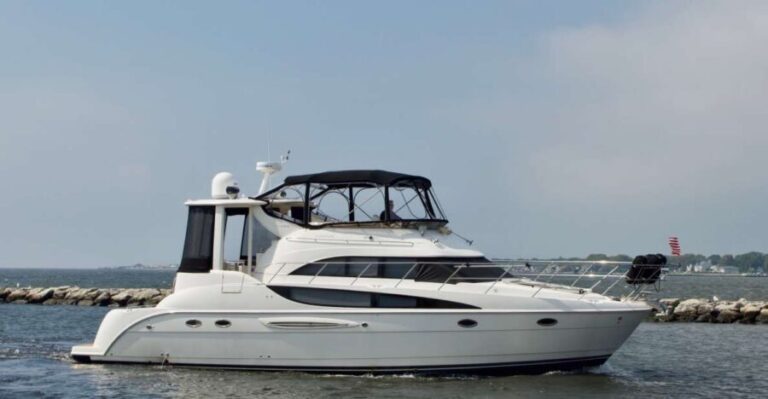 Long Island: Yacht Charters, Location: Port Jefferson Harbor - Who Is This Yacht Tour Best For?