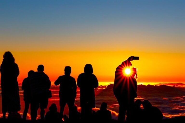 Maui: Haleakala Sunset and Stargazing Tour with Dinner - The Guides: Knowledge and Personal Touches Matter