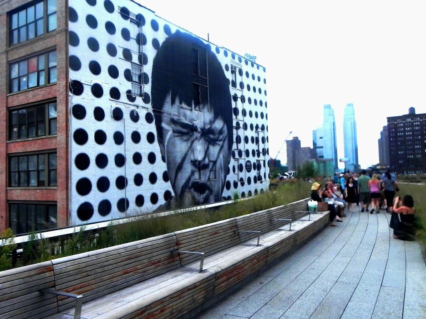 Meatpacking District: Chelsea Market and The Highline Tour - Taking in the Meatpacking District