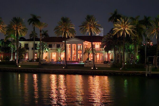 Miami Evening Cruise of Biscayne Bay on Luxury Yacht - The Reality of the Biscayne Bay Luxury Yacht Cruise