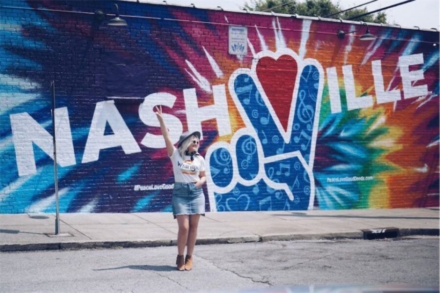 Nashville: Murals and Mimosas Tour - The Mimosas and Snacks: A Sip of Local Flavor