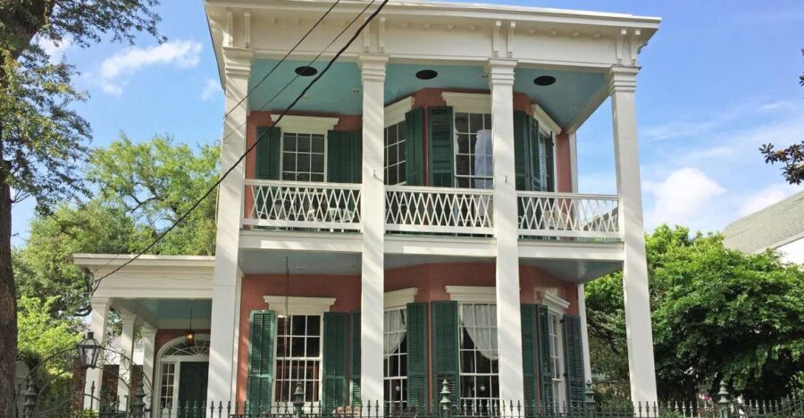 New Orleans: City & Cemetery Tour by Air-Conditioned Minibus - Why You’ll Love This Tour