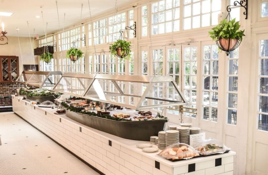 New Orleans: 'Court of Two Sisters' Jazz Brunch Buffet - The Venue and Atmosphere