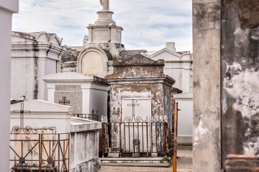 New Orleans: French Quarter Saints & Sinners History Tour - Authenticity and Guide Quality: What Sets This Tour Apart?