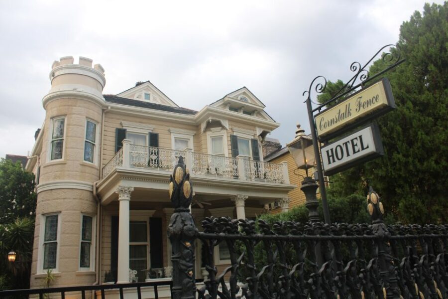 New Orleans: Ghosts & Spirits Interactive Walking Tour - The Bottom Line: Who Is This Tour Best For?