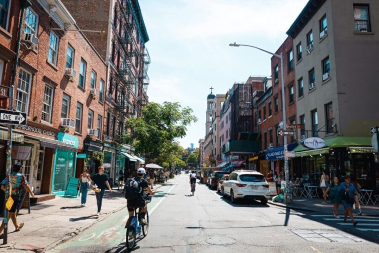 New York City: 2-Hour Chocolate Tasting Tour - The Experience: Guides and Group Dynamics
