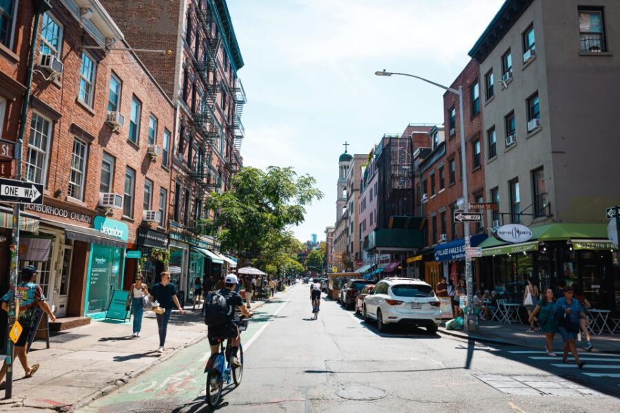 New York City: 2-Hour Chocolate Tasting Tour - The Experience: Guides and Group Dynamics