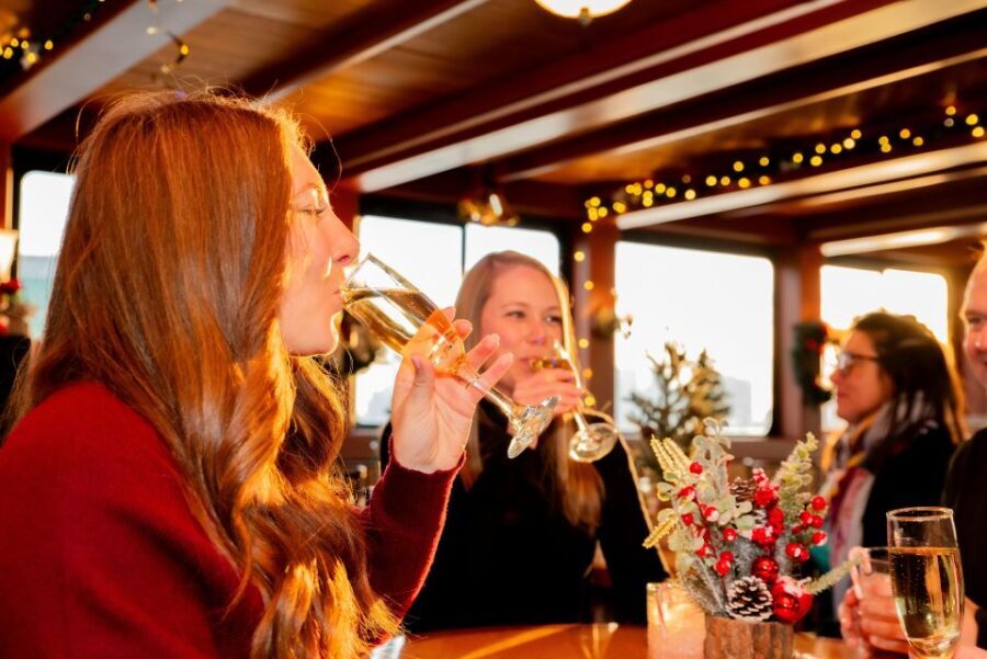 New York City: Holiday Jazz Classic Motor Yacht Cruise - The Experience: A Closer Look