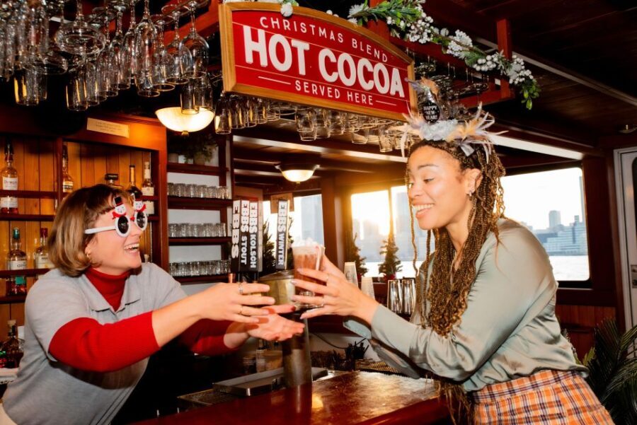 New York City: Weekend Holiday Brunch Cruise - A Close Look at the Experience