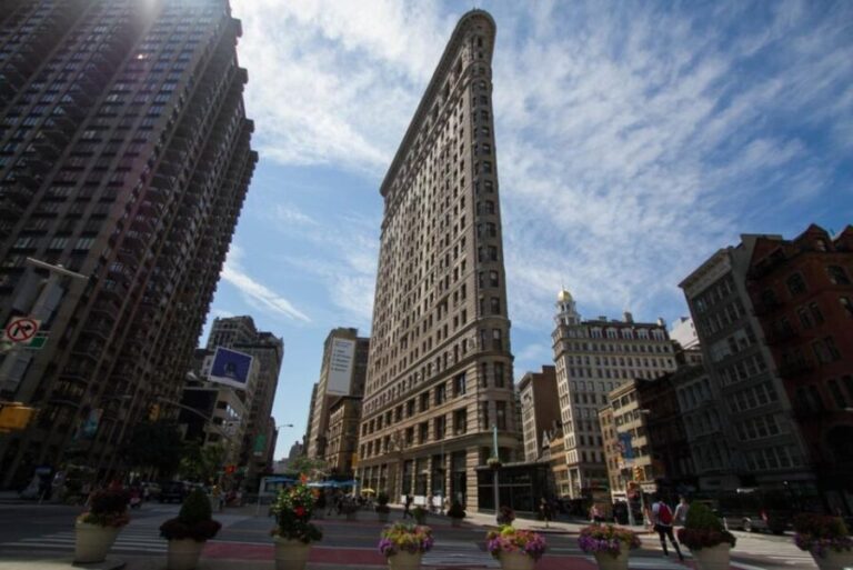 New York Citys Iconic Christmas Tour - Value and Practical Considerations