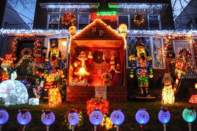 New York: Dyker Heights Christmas Lights Guided Tour - What to Expect at Each Stop