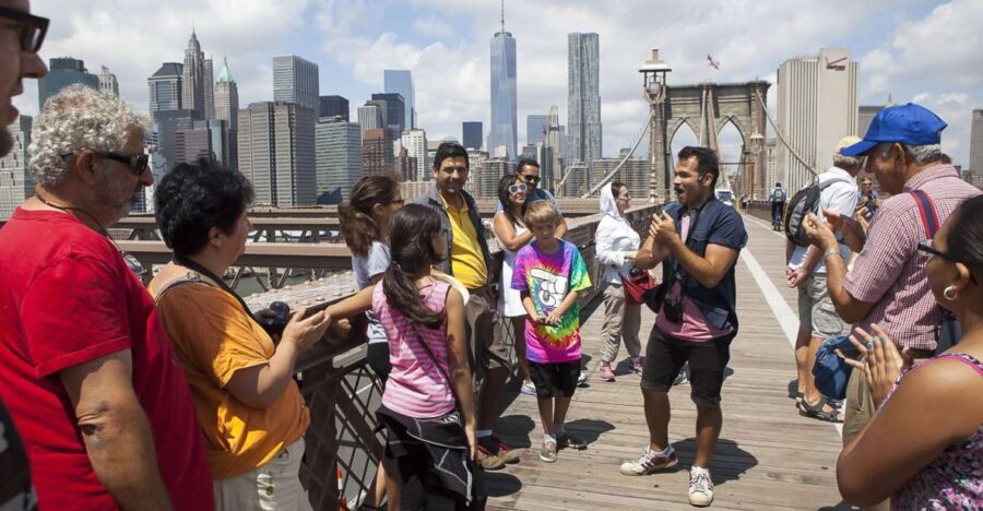 NYC: Brooklyn Bridge and Dumbo District Walking Tour - The Experience of a Guide