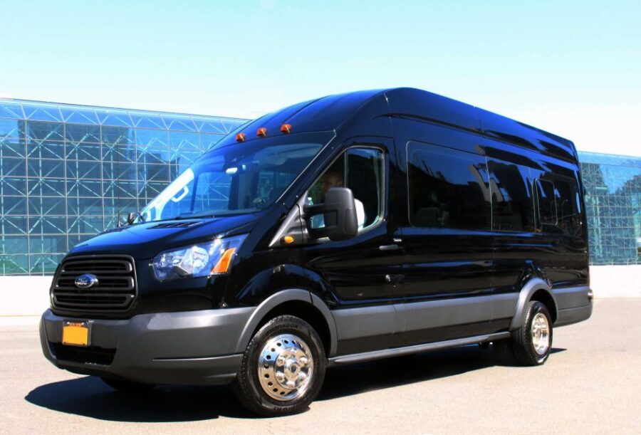 NYC: One-Way Transfer to/from JFK Airport and Manhattan - Who Would Love This Experience?