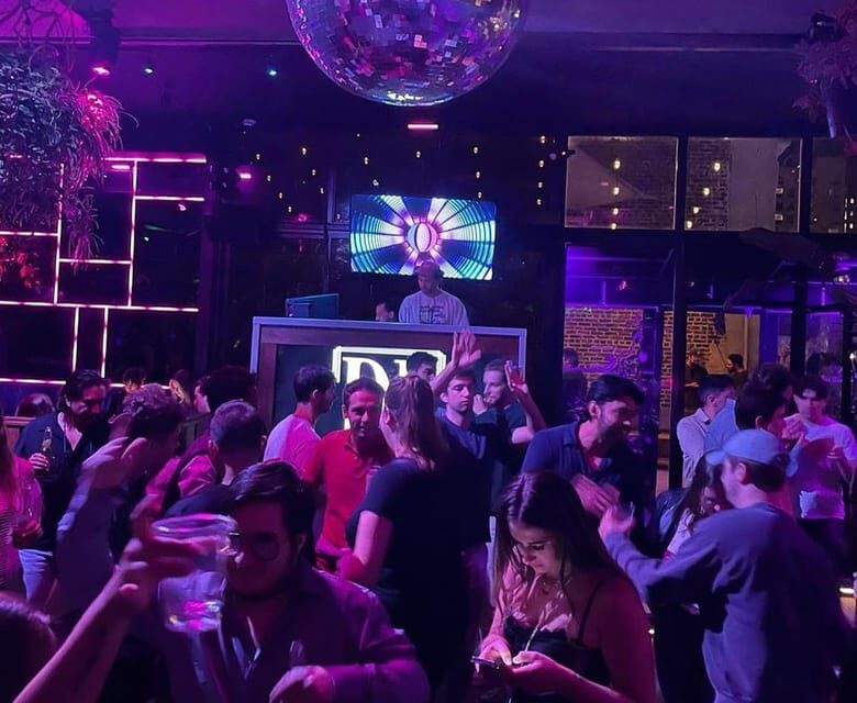NYC Pub Crawl and Rooftop Clubbing Experience - The Sum Up