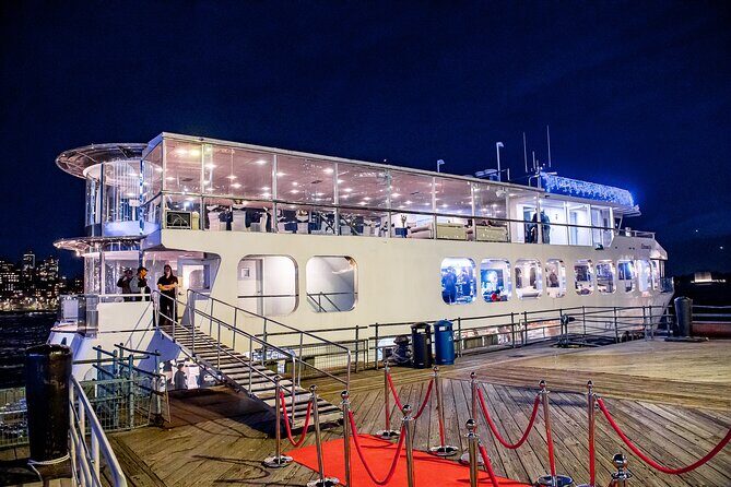 NYC Valentines Dinner Cruise with Live Entertainment and Open Bar - Who Should Consider This Experience?