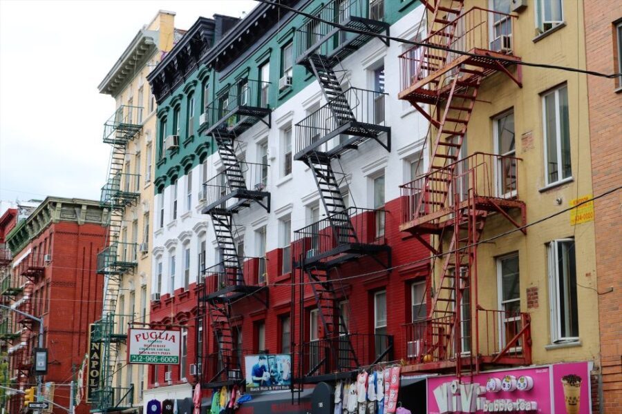 NYC: Walking Tour with Local Guide and 30+ Top NYC Sights - Analyzing the Experience: Value and Practicalities