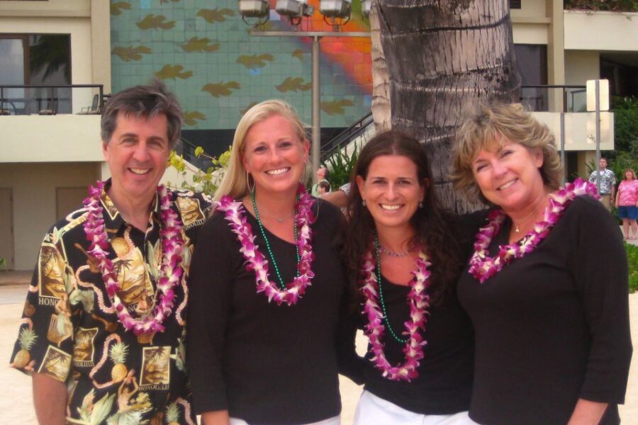 Oahu: Honolulu Airport (HNL) Traditional Lei Greeting - A Warm Hawaiian Welcome at the Airport