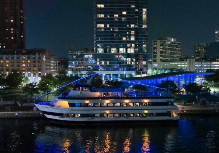 Philadelphia: Christmas Eve Gourmet Brunch or Dinner Cruise - Practical Tips for Your Cruise