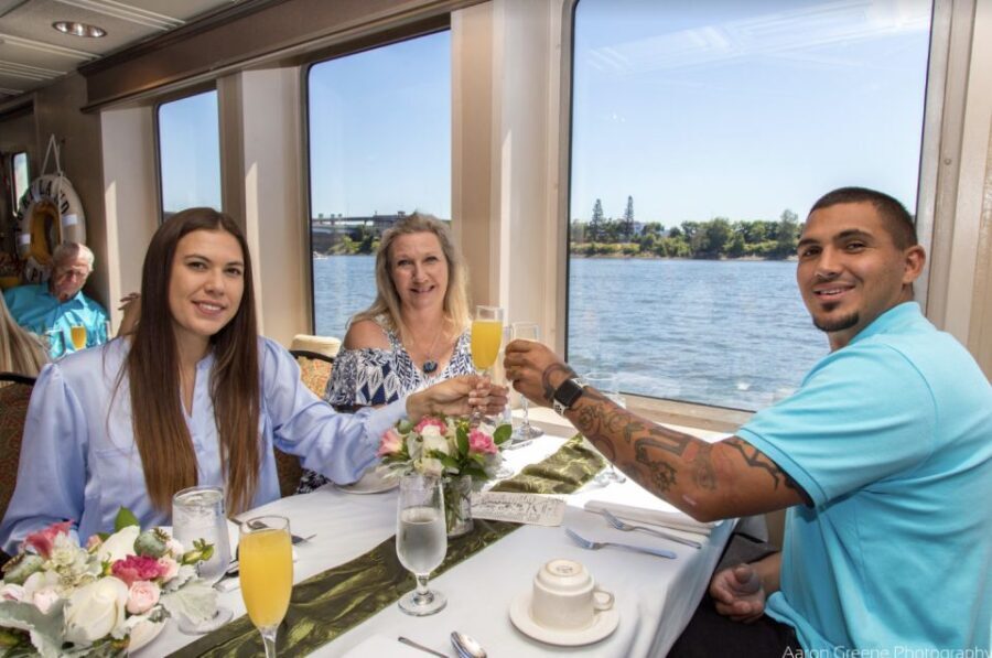 Portland: Champagne Brunch Cruise on Willamette River - The Food and Beverage Experience