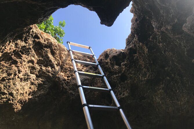 Private Mermaid Caves and West Oahu with Kaena Point Hike (Se habla Español) - Logistics and Practical Details