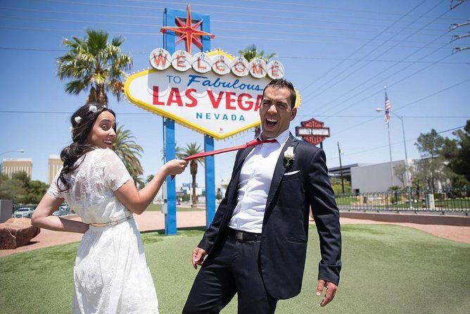 Private Tour by Limousine of Las Vegas' Chapel Row - An In-Depth Look at the Tour