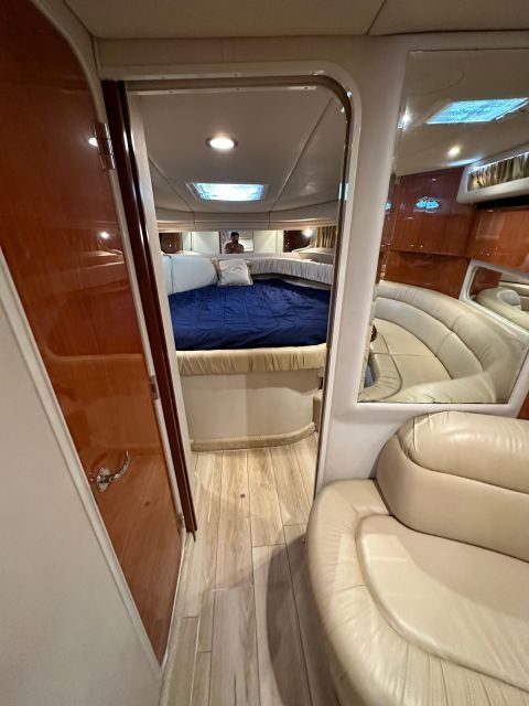 Private  Yacht Rentals  4h  Champagne gift - Exploring the Yacht Experience