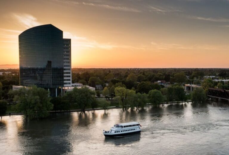Sacramento: City Cruises Rock The Yacht River Cruise - Detailed Breakdown of the Itinerary