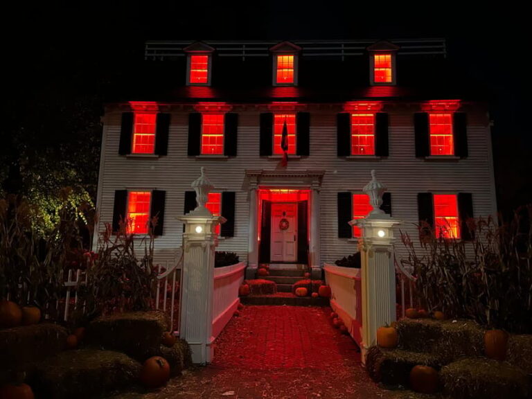 Salem, MA: Hocus Pocus Movie Guided Walking Tour - How Does the Experience Value Stack Up?