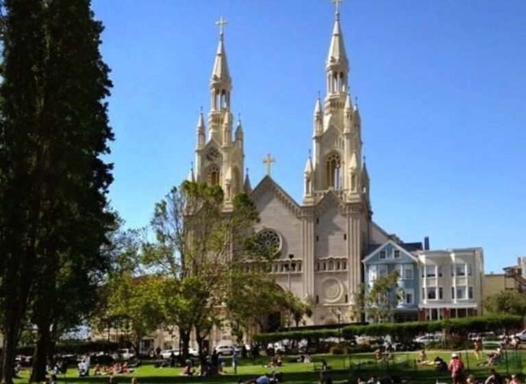San Francisco : Chinatown Walking Tour With A Guide - Setting the Scene: Starting at 500 California St