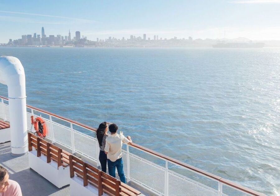 San Francisco: Christmas Day Buffet Brunch or Dinner Cruise - Authentic Insights from Reviewers