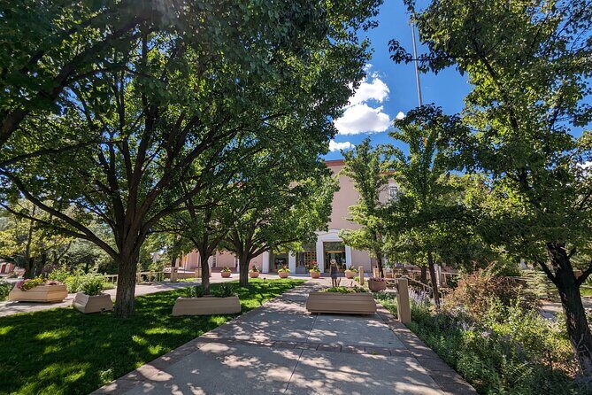 Santa Fe Scavenger Hunt Walking Tour and Game - Why This Tour Works Well