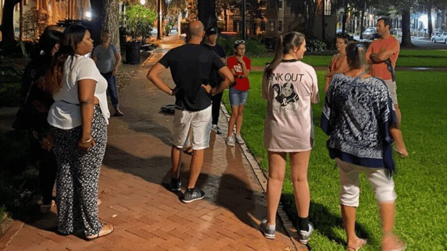 Savannah Haunted Pub Crawl-Walking Tour Historic District - Authentic Paranormal Encounters and Expert Guidance