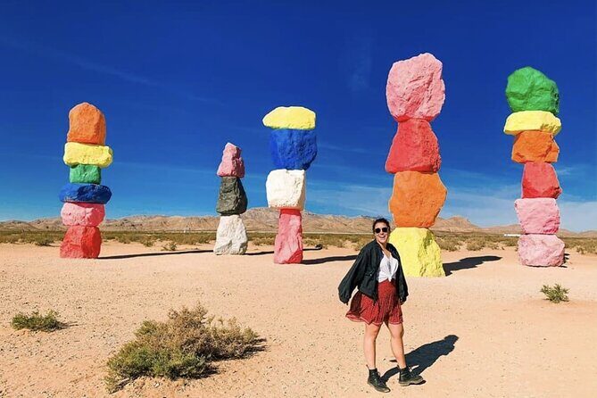 Seven Magic Mountains and Las Vegas Sign Tour in Spanish - The Journey to Seven Magic Mountains