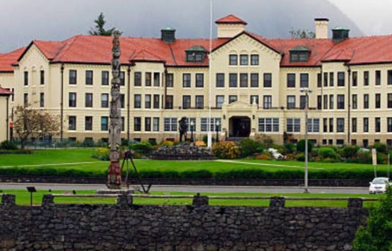 Sitka: Totem Poles, Raptor Centre, & Fortress of Bears Tour - The Practicalities of the Tour